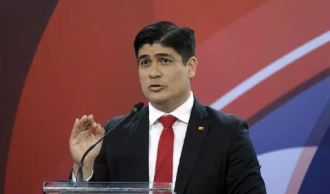 Costa Rica espera aprobar reforma fiscal 