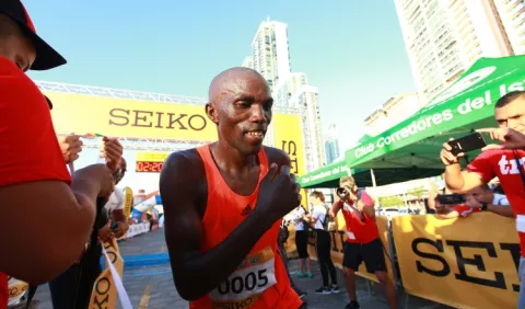 Simón Kariuki mantuvo ritmo ganador 