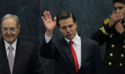 Peña Nieto se despide del Estado Mayor Presidencial