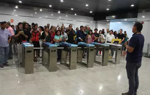 Recorrido de colaboradores de Epasa por el Metro 