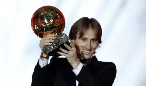 Luka Modric asciende al trono de Messi y CR-7