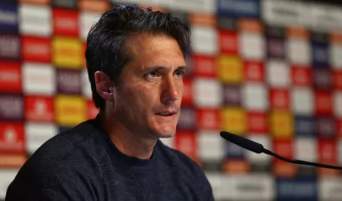 Técnico de Boca lamenta que se hable de violencia y no de equipos argentinos en la final