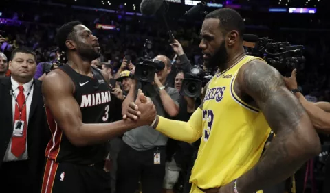 James despide a Dwyane Wade