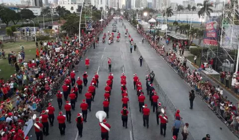 Se inician   festejos  en la ciudad  capital