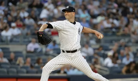 Happ firma por 34 millones