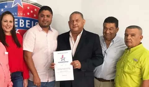 Benicio Robinson recibe la bendición y se quedará cuatro años más en la federación de béisbol