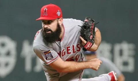 Toronto firma al lanzador Matt Shoemaker