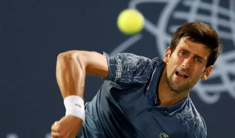 Novak Djokovic gana en Abu Dabi