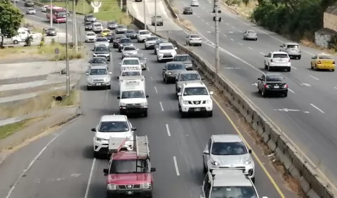 Pesado tranque genera éxodo por Año Nuevo