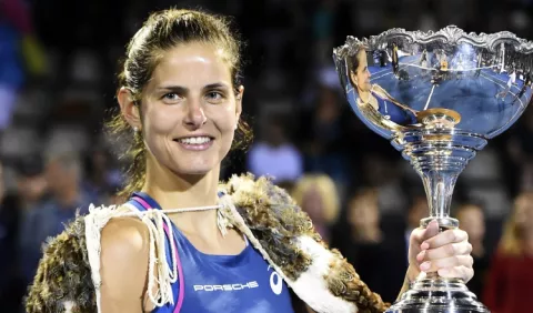 Goerges retiene  título
