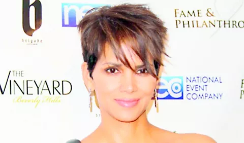Halle muestra sus habilidades