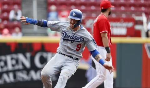 Yasmani Grandal, a los Cerveceros 