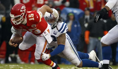Mahomes sale a desafiar a Brady