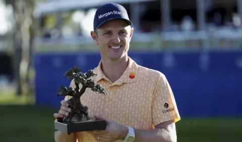 Justin Rose se afianza