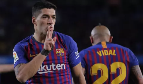 Barça remonta, golea y avanza en Copa