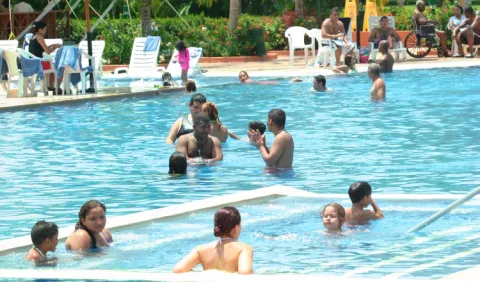 Hoteles atraen clientes locales 