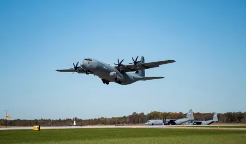 Aviones militares de EE.UU. van en camino con ayuda humanitaria