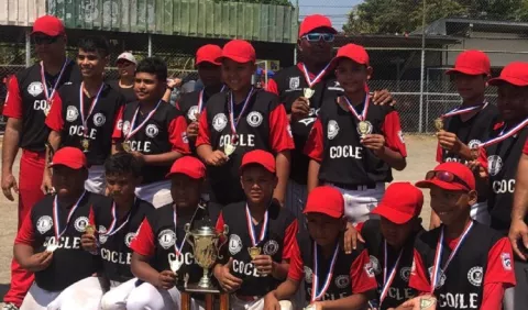 Coclé  vuelve a ocupar el trono del béisbol infantil 