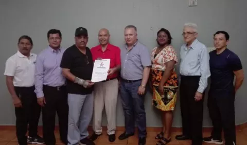 Pérez triunfa en elecciones