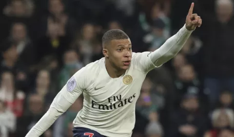 Mbappé resuelve para  los parisinos 