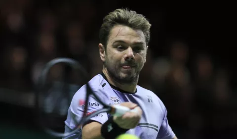 Stan Wawrinka cae