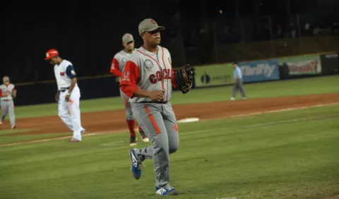 Coclé, el campeón, va de frente ante Los Santos