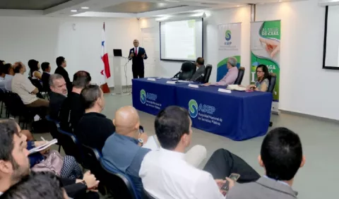Regularán instalación de cargadores de autos eléctricos en Panamá 