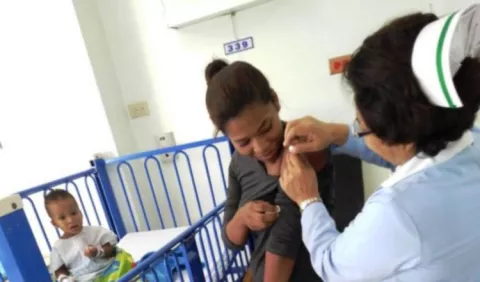Aplican vacuna contra tosferina en el Tzanetatos