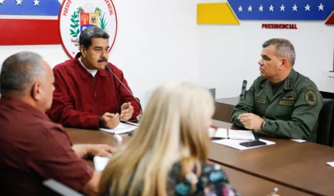 Maduro pide cargos a  ministros 