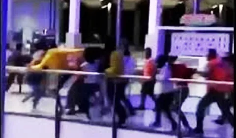 Ya existe precedente de caos y trifulcas  en centro comercial 