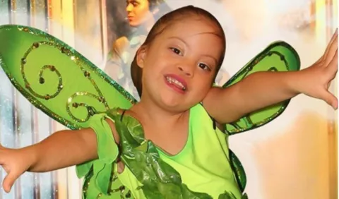 Gia Sofía, una niña con síndrome de Down, nominada a los Premios Escena