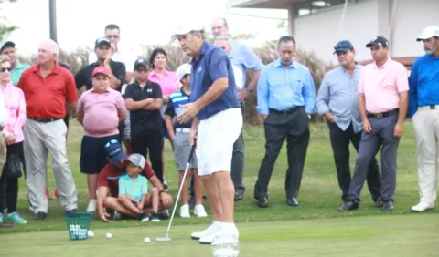 Golfista sudafricano David Frost dio exhibición en el Club de Golf de Panamá