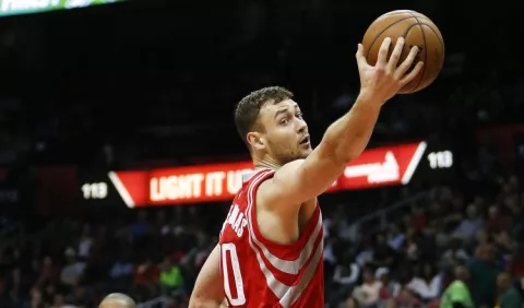 Donatas  Motiejunas jugará para los Spurs 