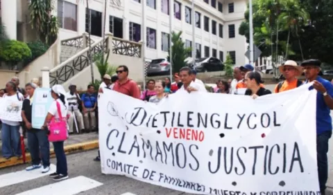 Víctimas de jarabe retoman protestas