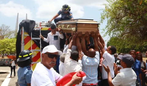 La familia del boxeo despide al 'Cieguito' Ríos