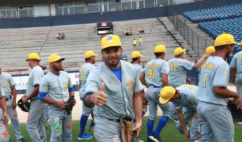 Novenas se arman con  refuerzos para serie de 8