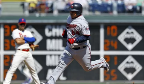 Mellizos vencen a los Filis de  Harper