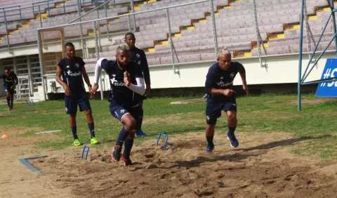 Selección de fútbol playa lucha contra el tiempo