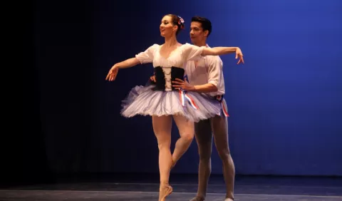 Hacen la venia a la danza