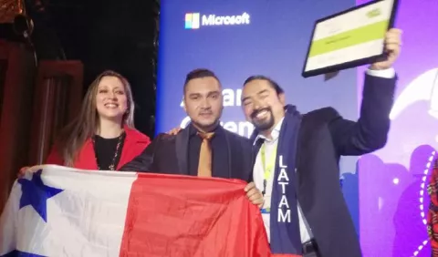 Docente se destaca en París