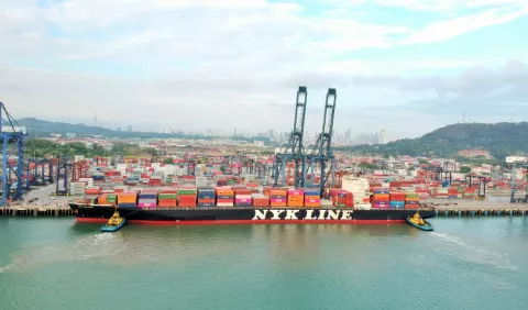 Hutchison se fortalece con servicios a navieras