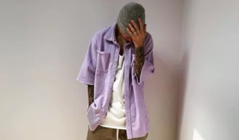Justin muestra su anillo