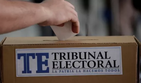 Diputados serían los que debatirían sobre el límite a su reelección con reformas constitucionales