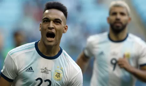 Argentina gana y sigue con vida en la Copa América