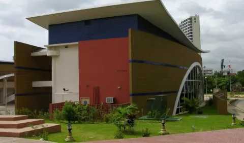 Presentación y firma de libros de Bertalicia Chen en Panamá Viejo