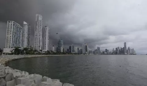 Utilizar la bahía de Panamá como playa pública va más allá de solo sacar la basura del agua