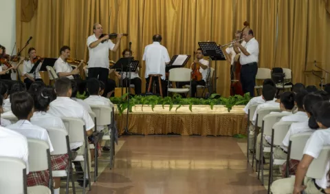 Estudiantes  aprenden y disfrutan con la  Orquesta Sinfónica de Las Américas
