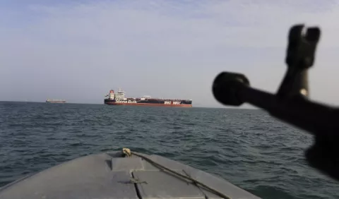 Irán retiene otro petrolero extranjero en el Golfo Pérsico 