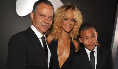 Rihanna se reconcilia con su progenitor