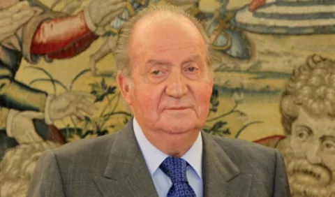 El rey emérito de España don Juan Carlos I de Borbón se recupera de cirugía a corazón abierto 